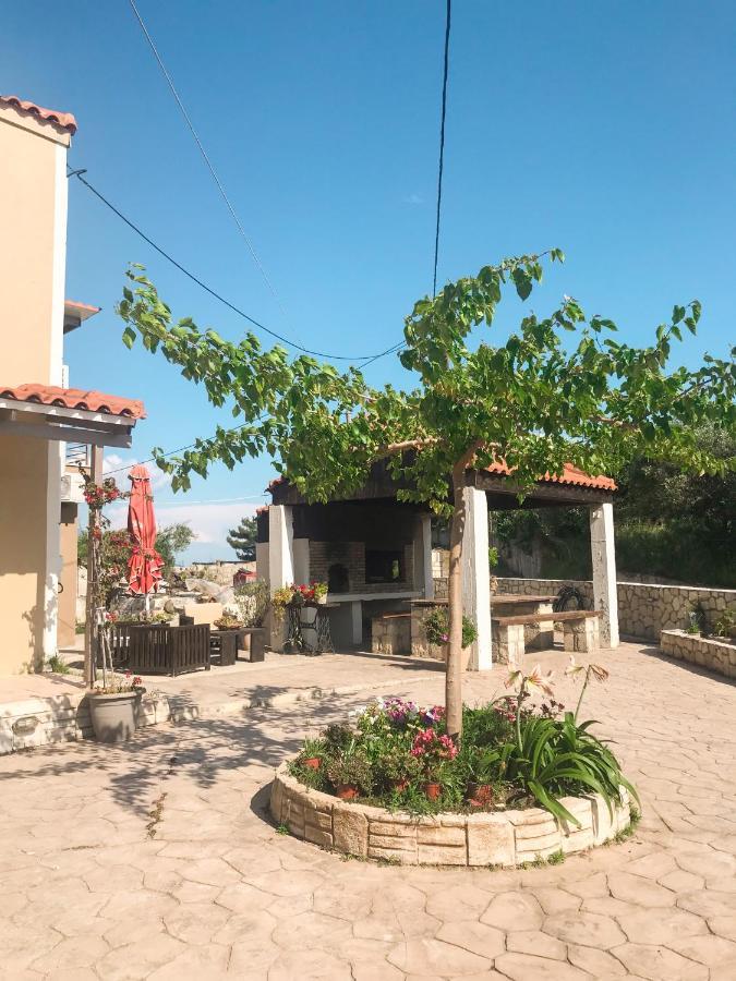 Villeta Nikol Lixúri Exterior foto